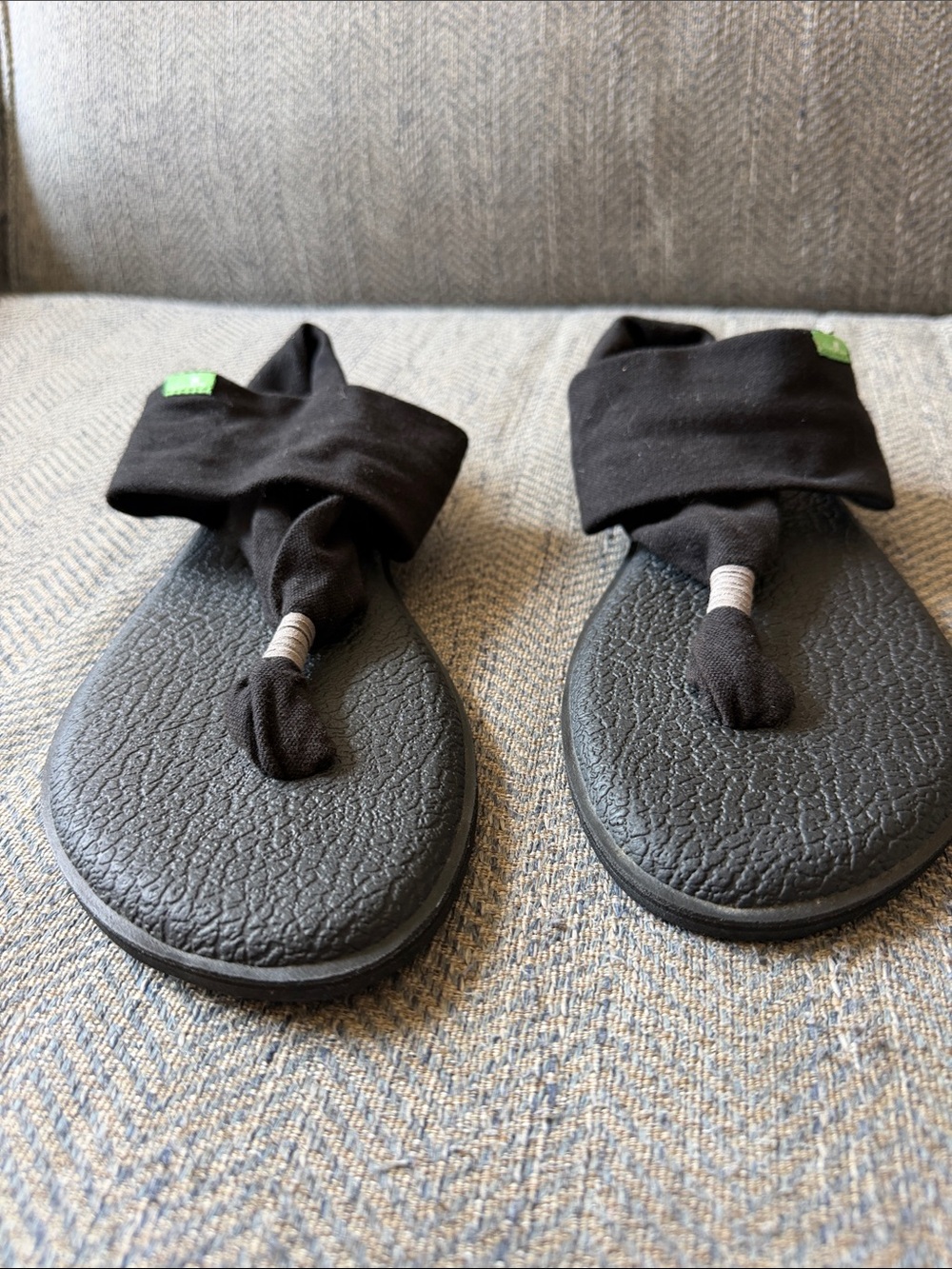 Sanuk Black Canvas Fabric sandals Size: 9